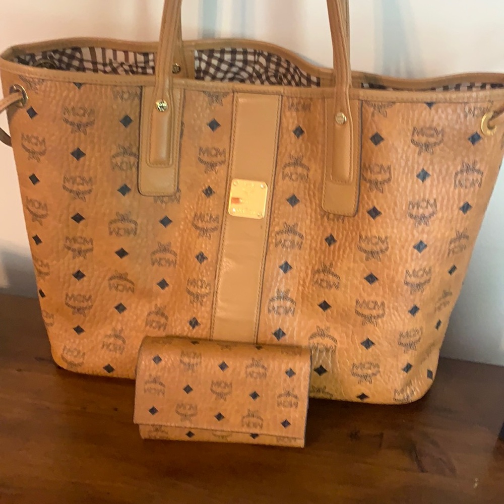 MCM Liz Reversible Large Tote WITH WALLET!